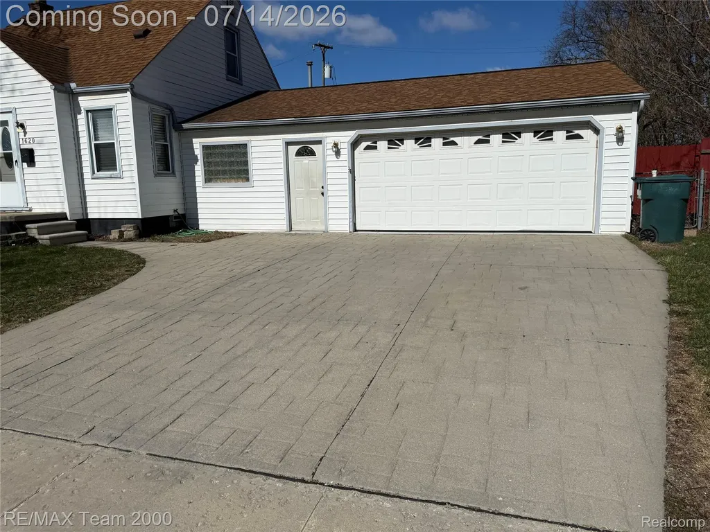 1620 Pingree Avenue Lincoln Park City MI 48146