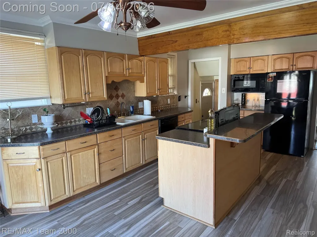1620 Pingree Avenue Lincoln Park City MI 48146
