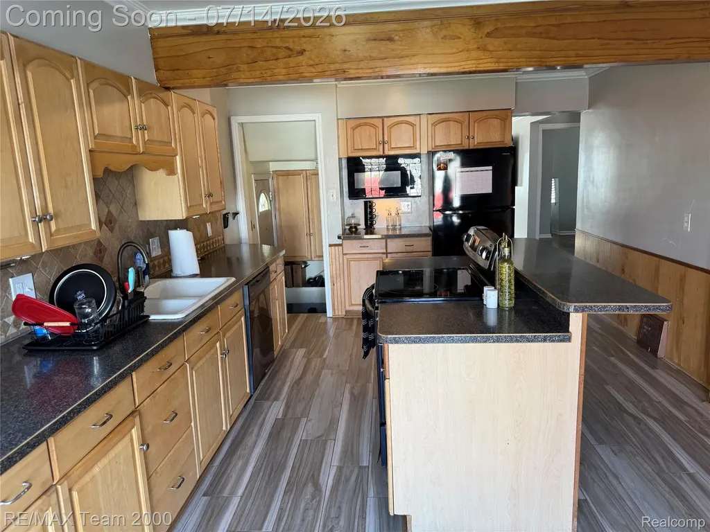 1620 Pingree Avenue Lincoln Park City MI 48146