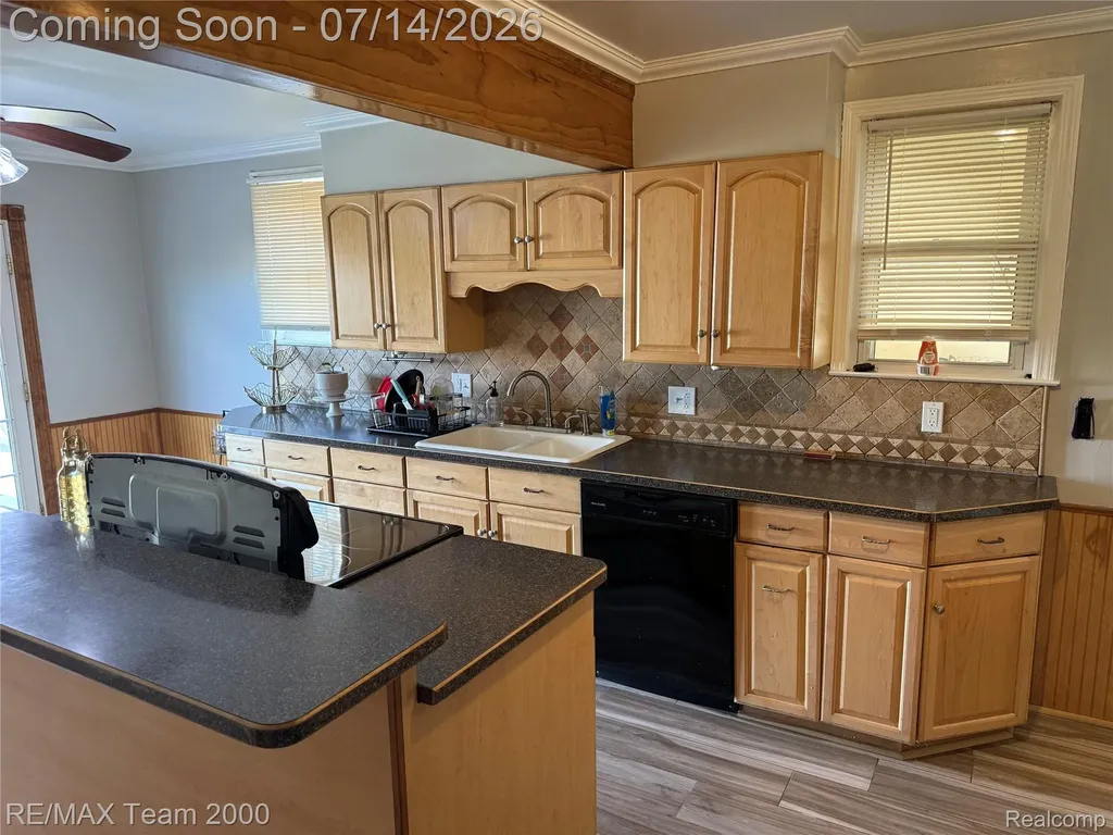 1620 Pingree Avenue Lincoln Park City MI 48146