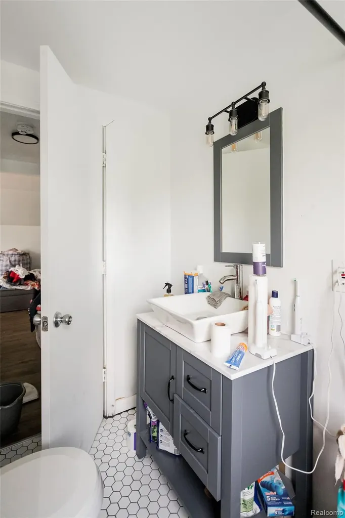 4267 Cadieux Road Detroit City MI 48224