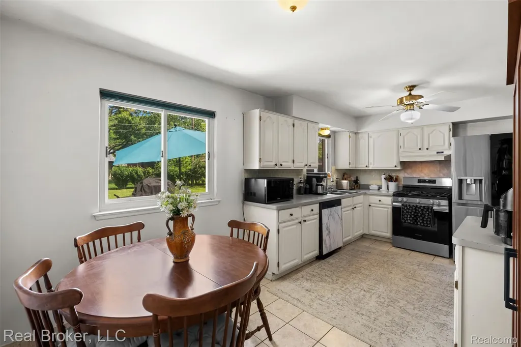 14726 Ellen Drive Livonia City MI 48154