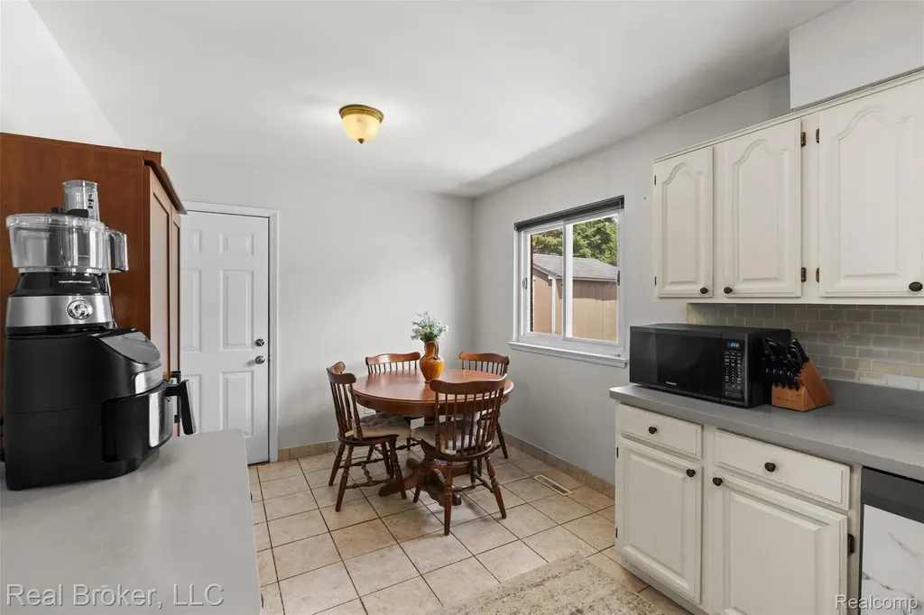 14726 Ellen Drive Livonia City MI 48154