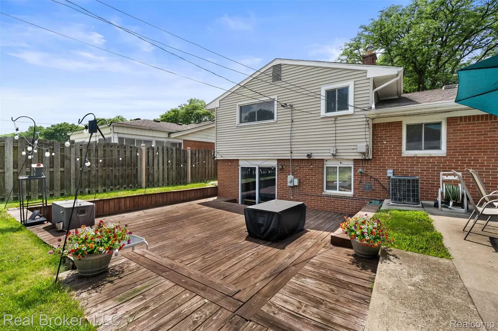 14726 Ellen Drive Livonia City MI 48154