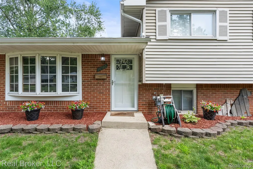 14726 Ellen Drive Livonia City MI 48154