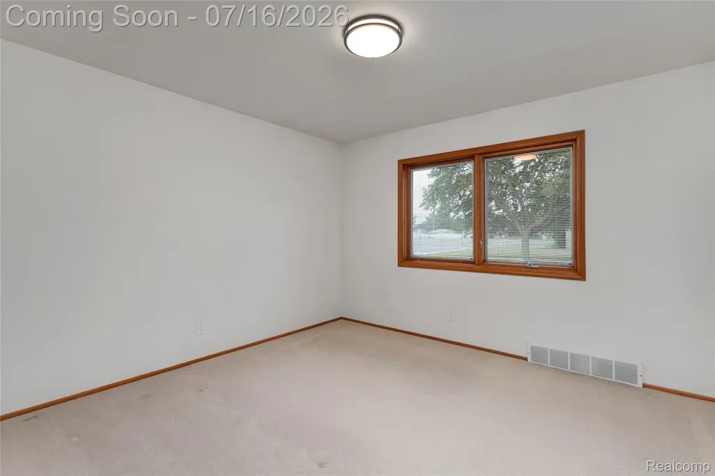28665 Campbell Drive Warren City MI 48093