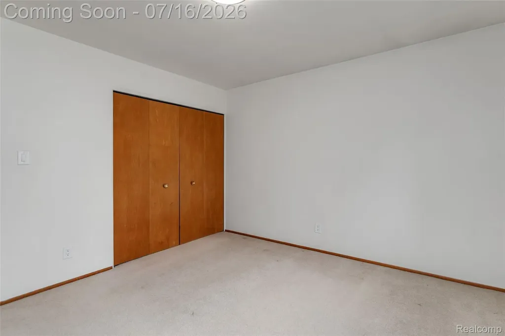 28665 Campbell Drive Warren City MI 48093