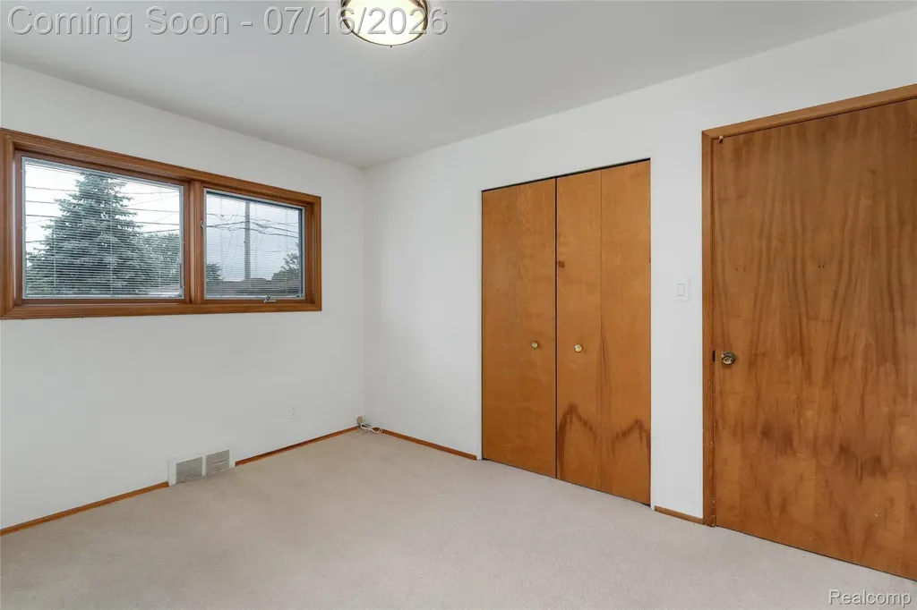28665 Campbell Drive Warren City MI 48093