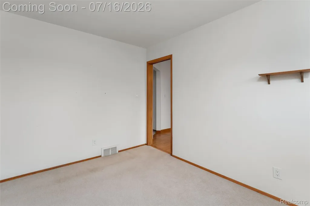 28665 Campbell Drive Warren City MI 48093