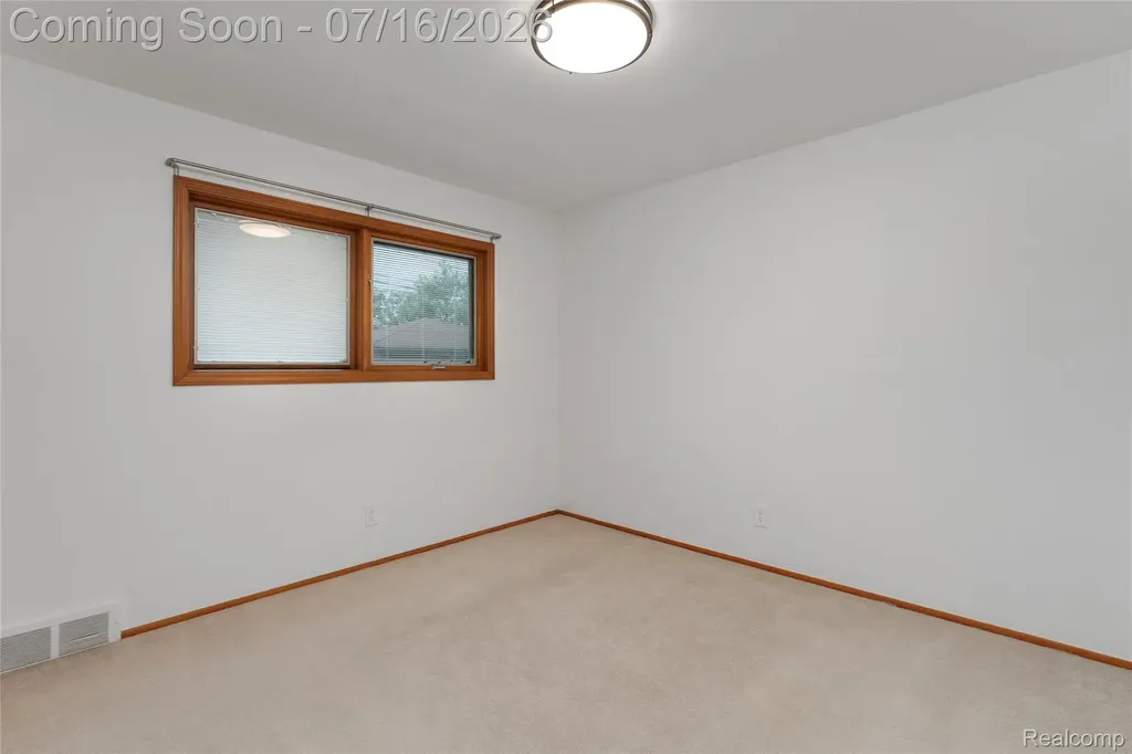 28665 Campbell Drive Warren City MI 48093