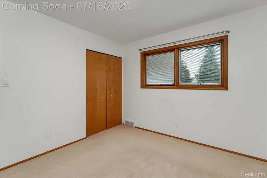28665 Campbell Drive Warren City MI 48093