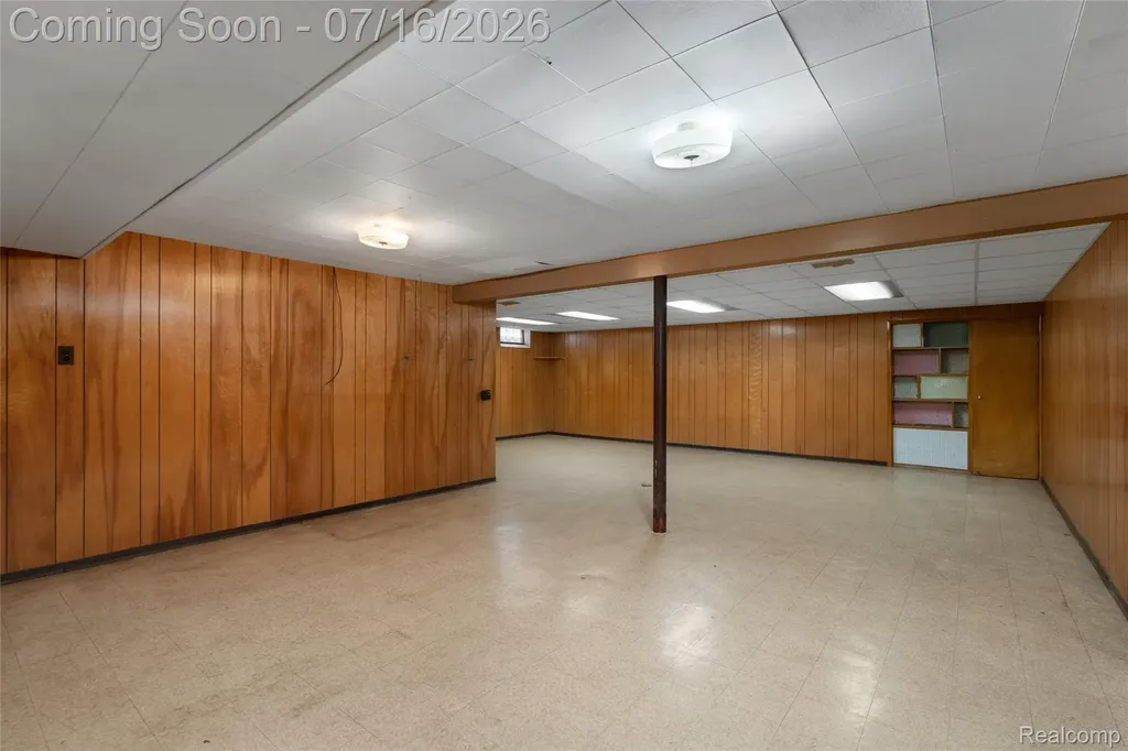 28665 Campbell Drive Warren City MI 48093