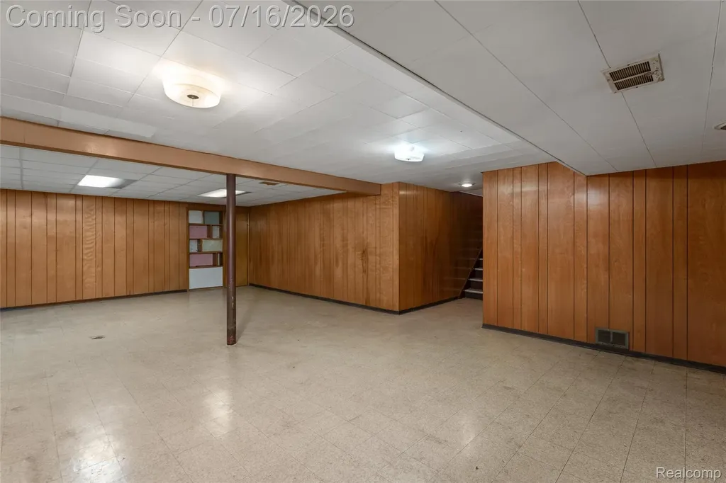 28665 Campbell Drive Warren City MI 48093