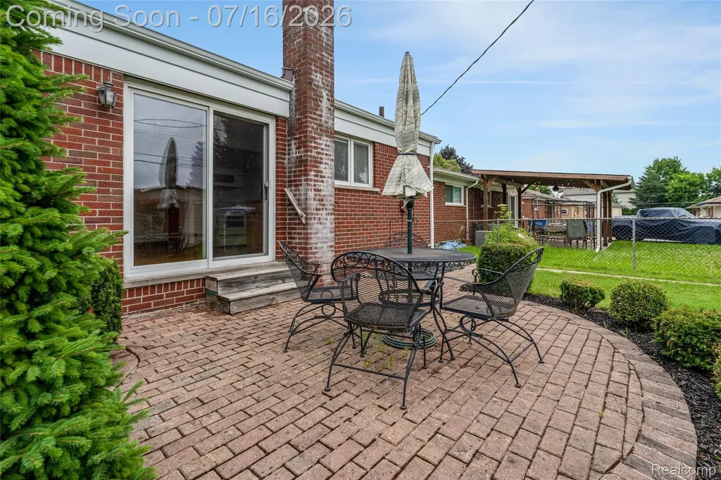 28665 Campbell Drive Warren City MI 48093