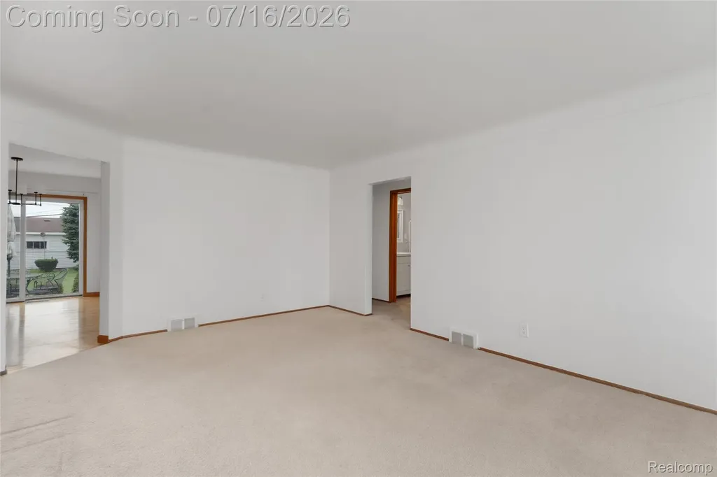 28665 Campbell Drive Warren City MI 48093