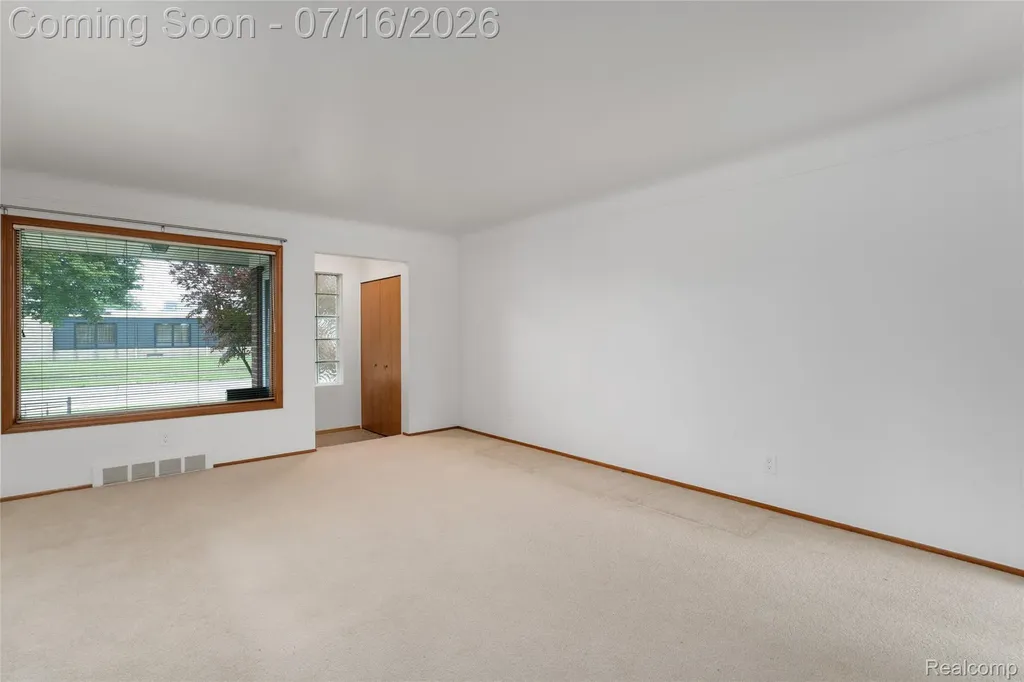 28665 Campbell Drive Warren City MI 48093