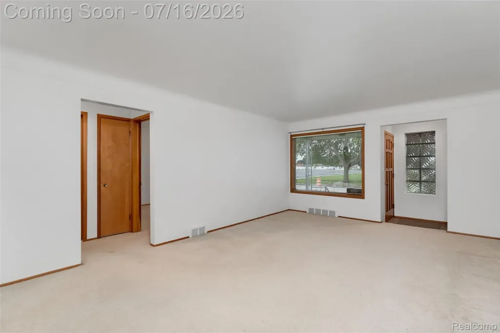 28665 Campbell Drive Warren City MI 48093