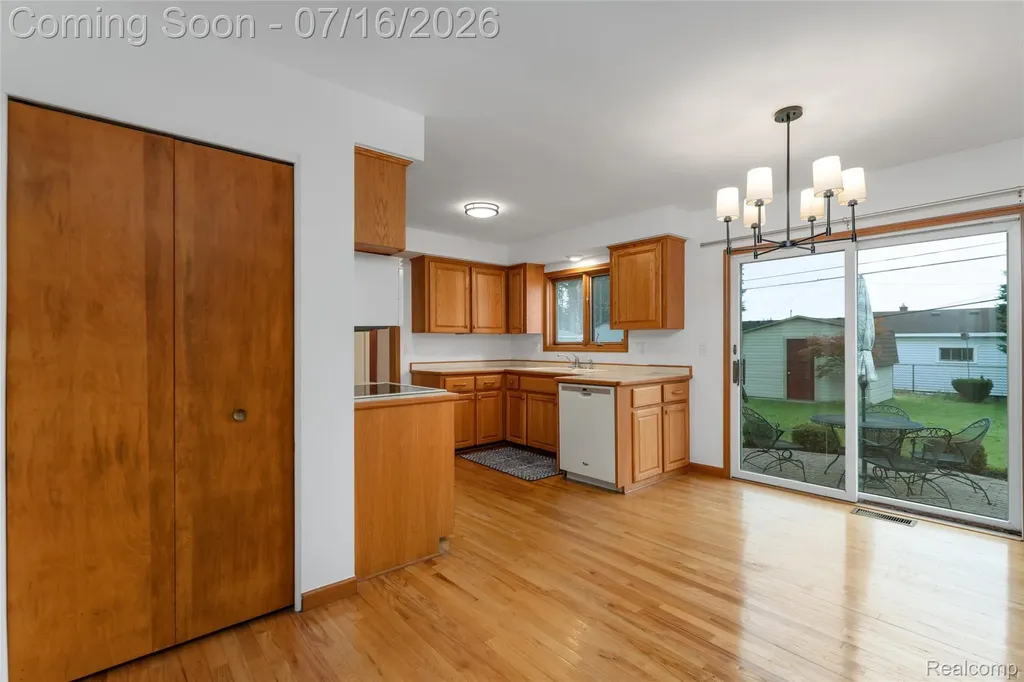 28665 Campbell Drive Warren City MI 48093