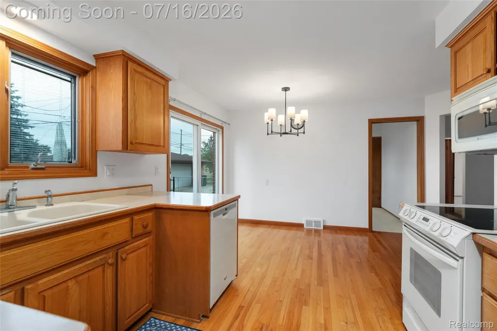 28665 Campbell Drive Warren City MI 48093