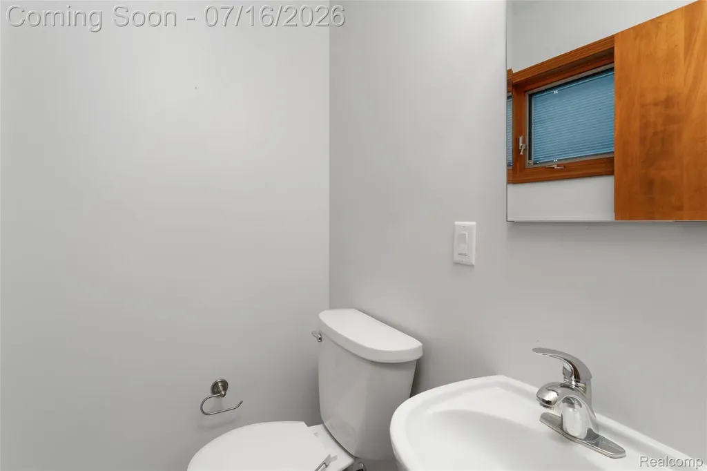 28665 Campbell Drive Warren City MI 48093