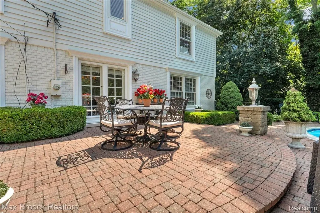1451 Courtleigh Terrace Bloomfield Hills City MI 48301