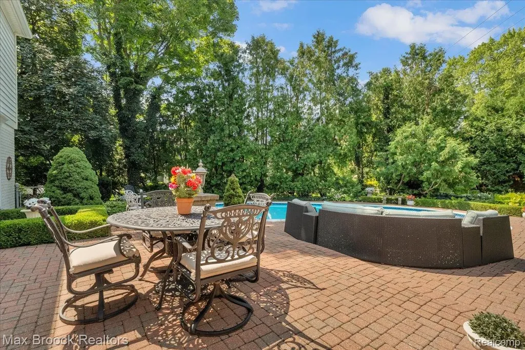1451 Courtleigh Terrace Bloomfield Hills City MI 48301
