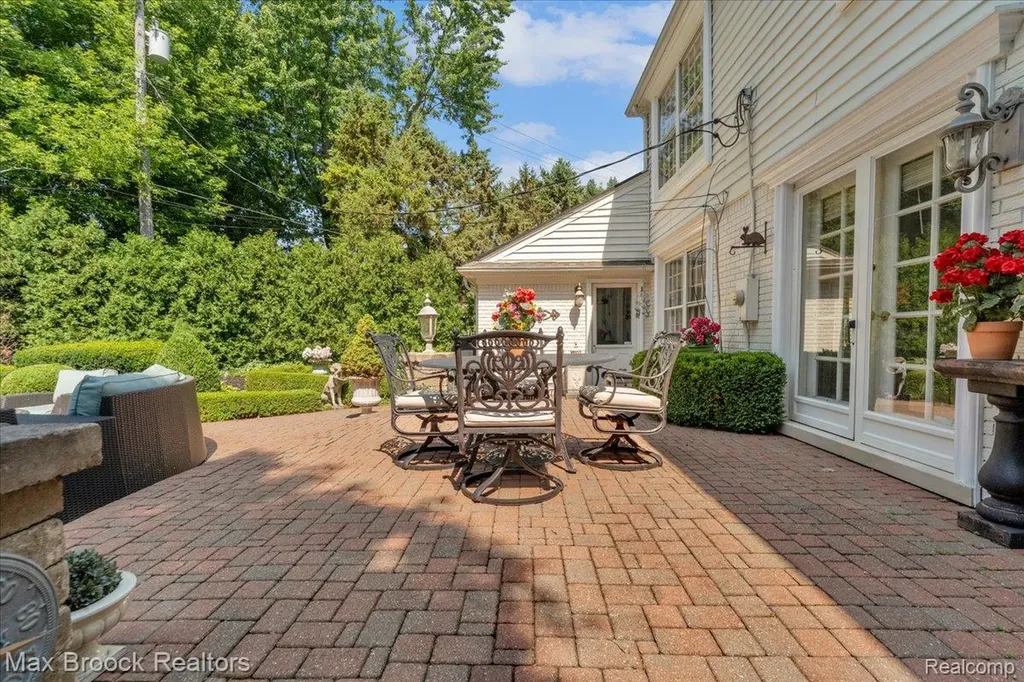 1451 Courtleigh Terrace Bloomfield Hills City MI 48301