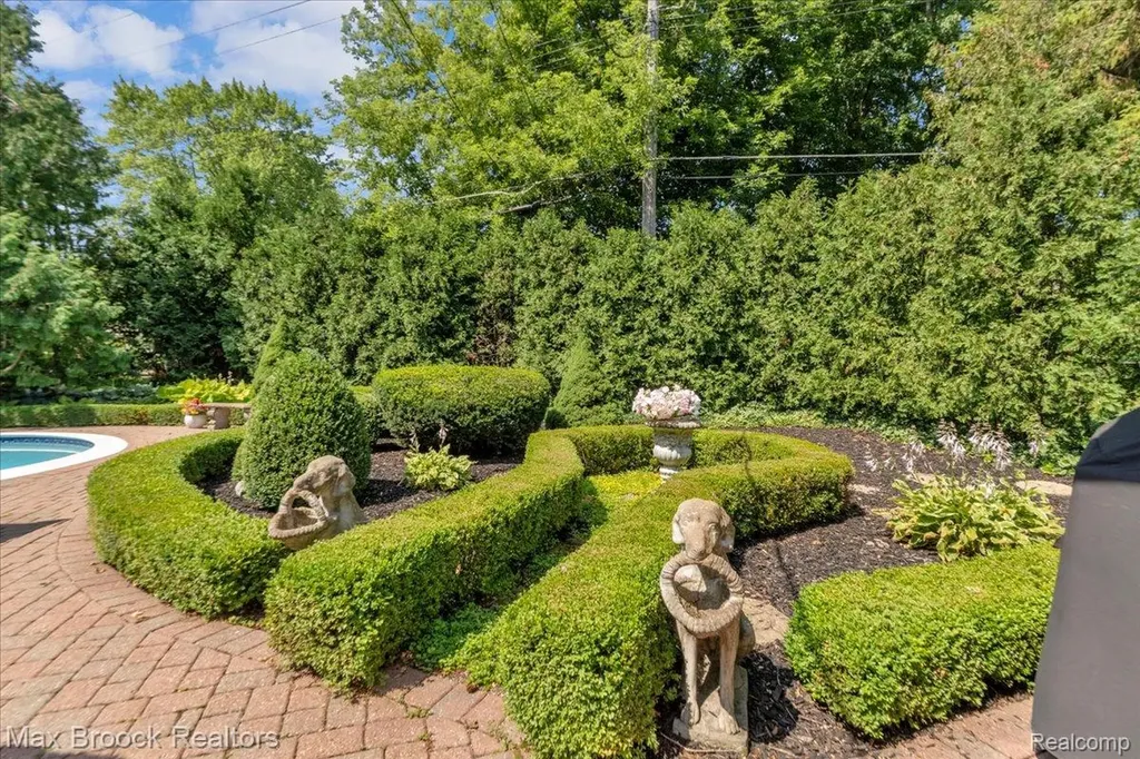 1451 Courtleigh Terrace Bloomfield Hills City MI 48301