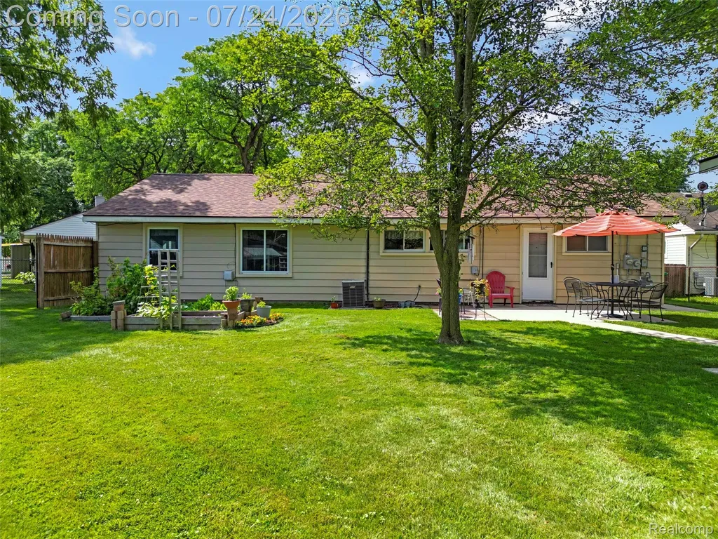29730 Brandt Court Garden City City MI 48135