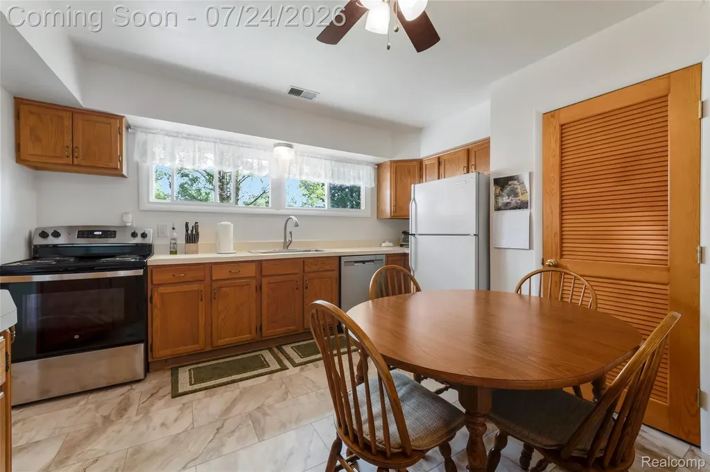29730 Brandt Court Garden City City MI 48135