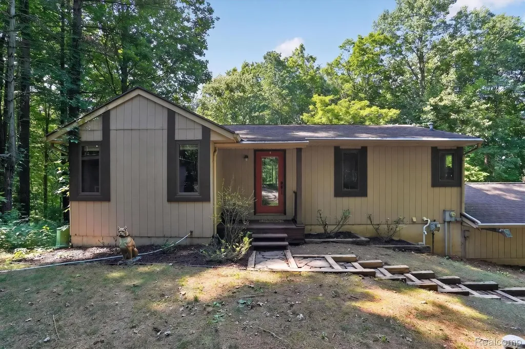 5361 Clark Road Bath Charter Township MI 48808