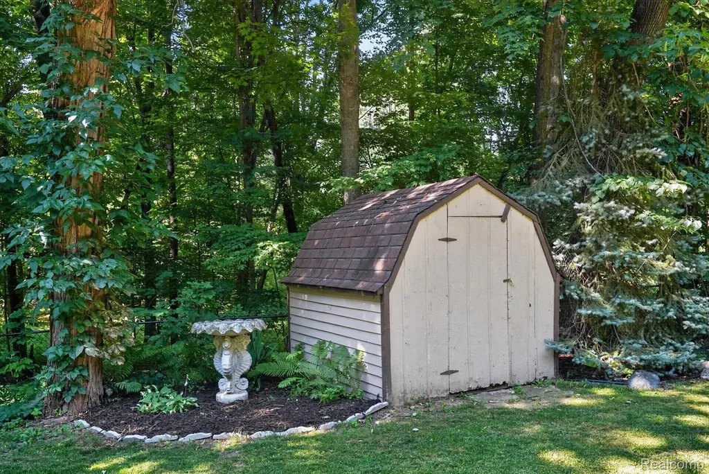 5361 Clark Road Bath Charter Township MI 48808