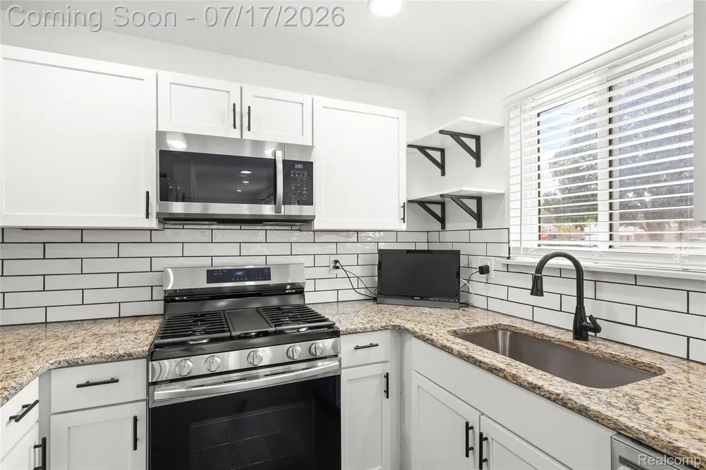 8385 Hillcrest Boulevard Westland City MI 48185