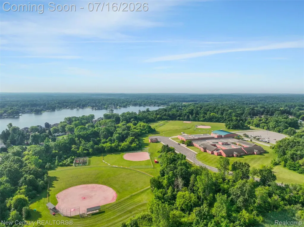 671 Braxwood Place Milford Charter Township MI 48381