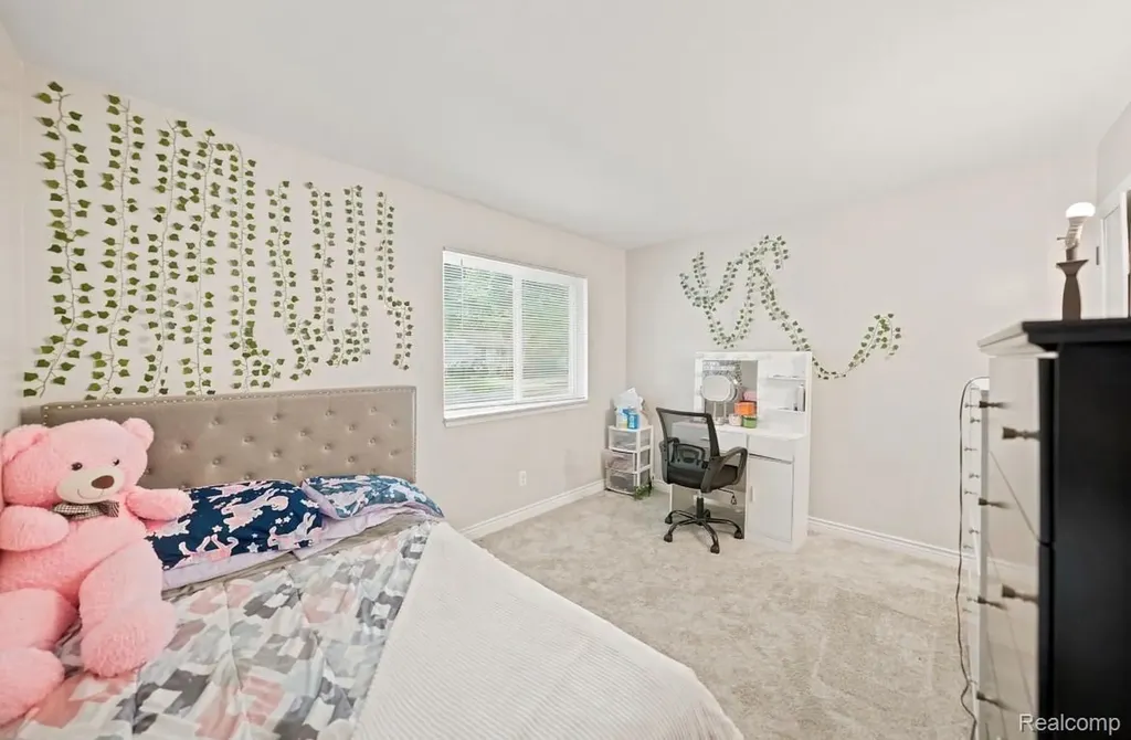 18432 Mesle Street Roseville City MI 48066
