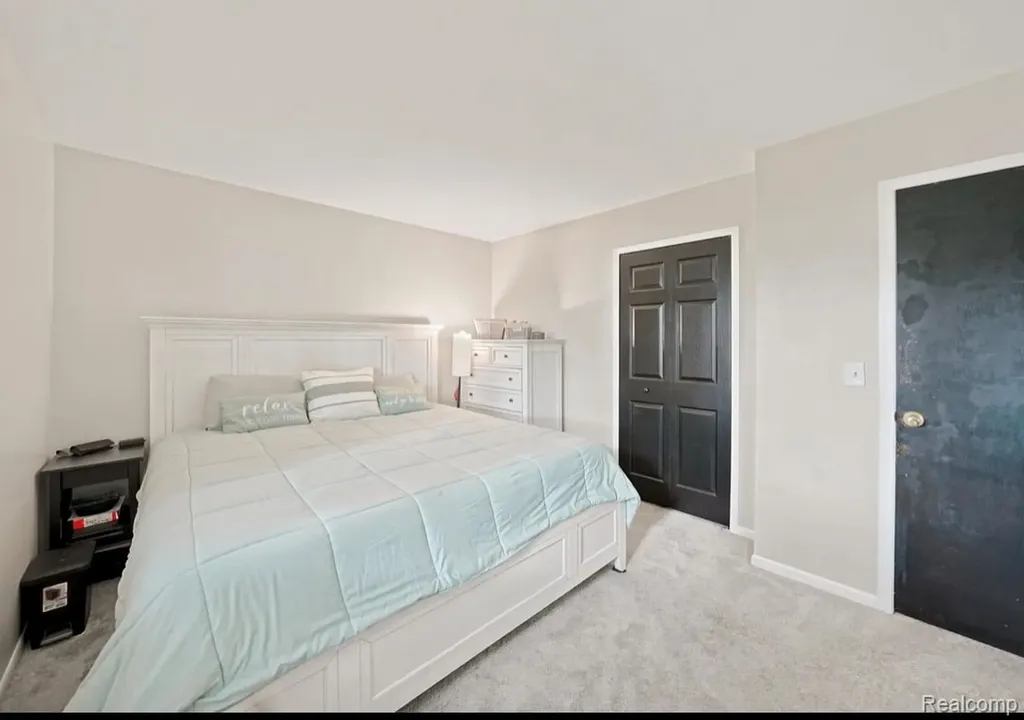 18432 Mesle Street Roseville City MI 48066