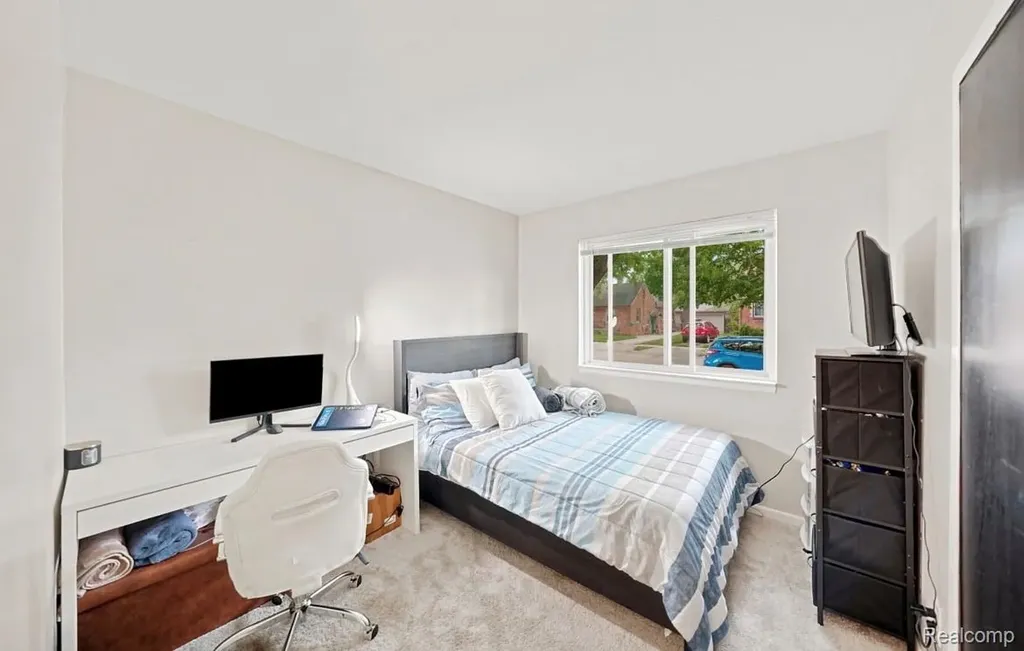 18432 Mesle Street Roseville City MI 48066