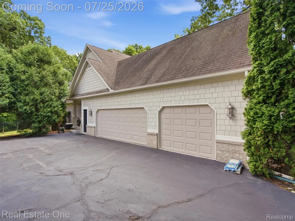 6140 Englewood Drive Springfield Charter Township MI 48346