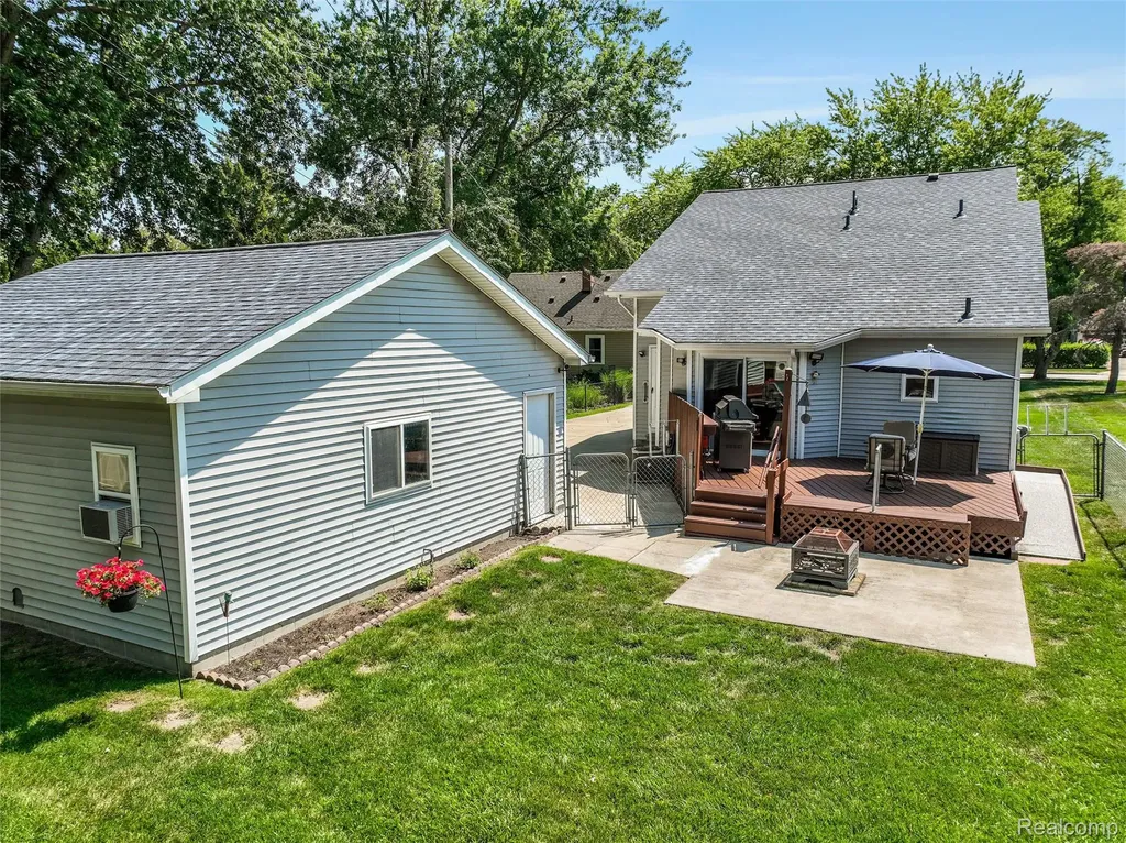 22327 Martin Road St. Clair Shores City MI 48081