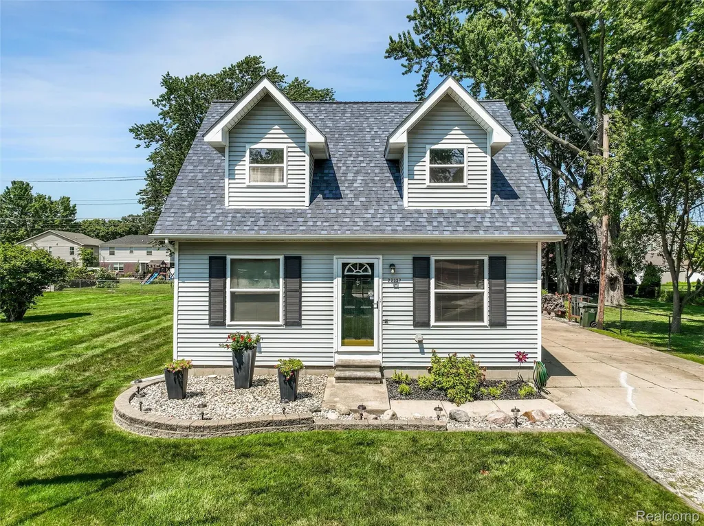 22327 Martin Road St. Clair Shores City MI 48081