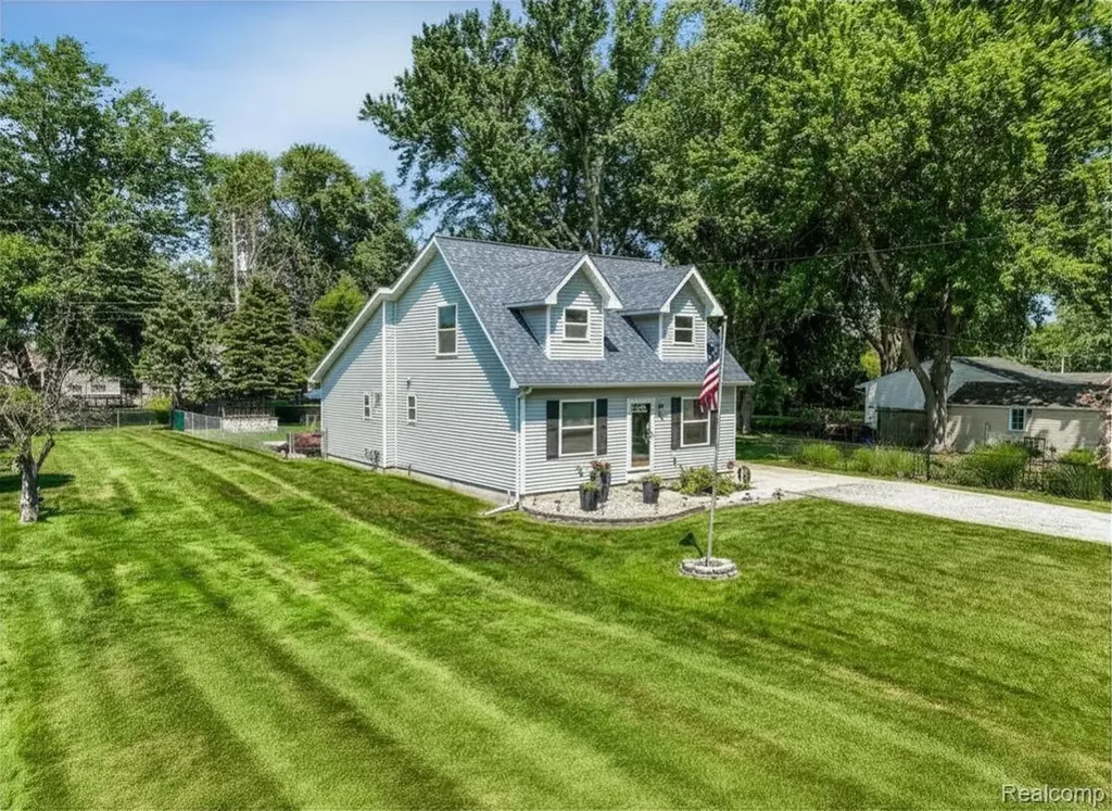 22327 Martin Road St. Clair Shores City MI 48081
