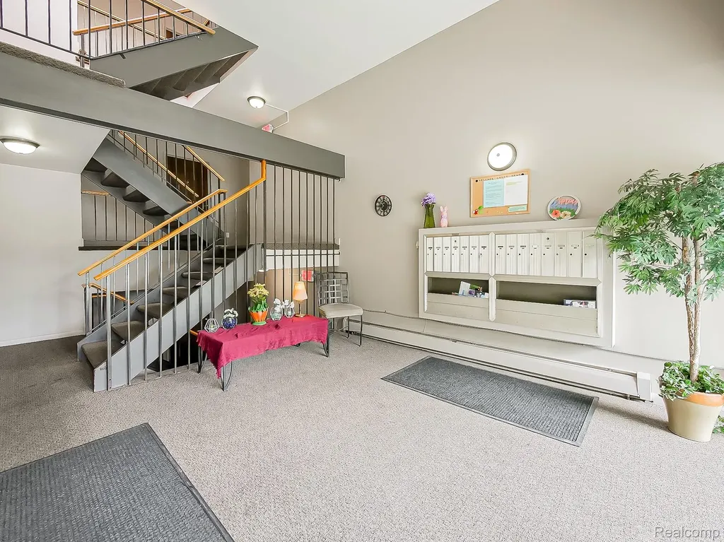 28428 W 8 Mile Road Farmington Hills City MI 48336