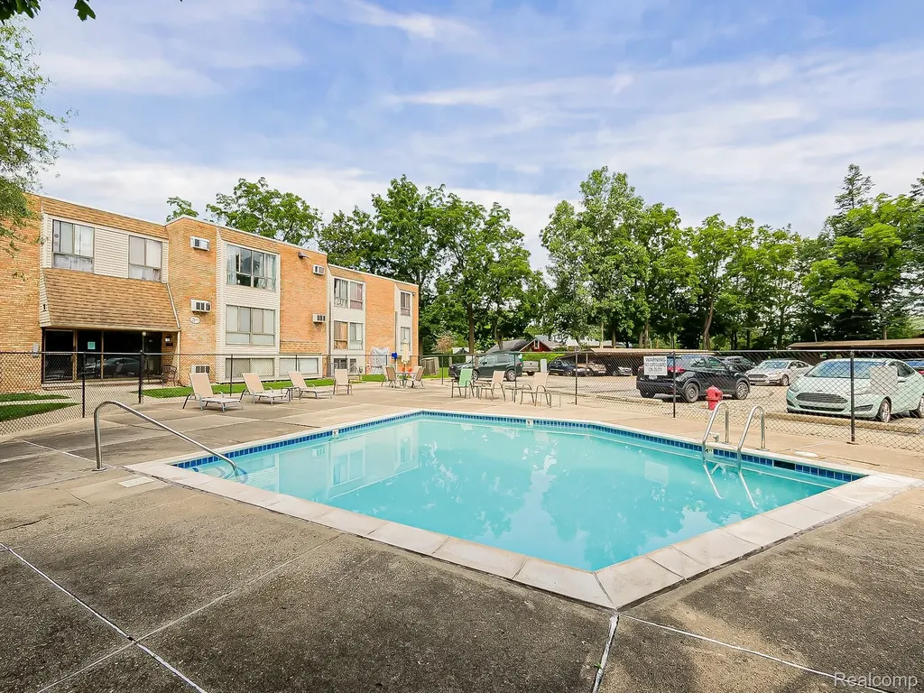 28428 W 8 Mile Road Farmington Hills City MI 48336