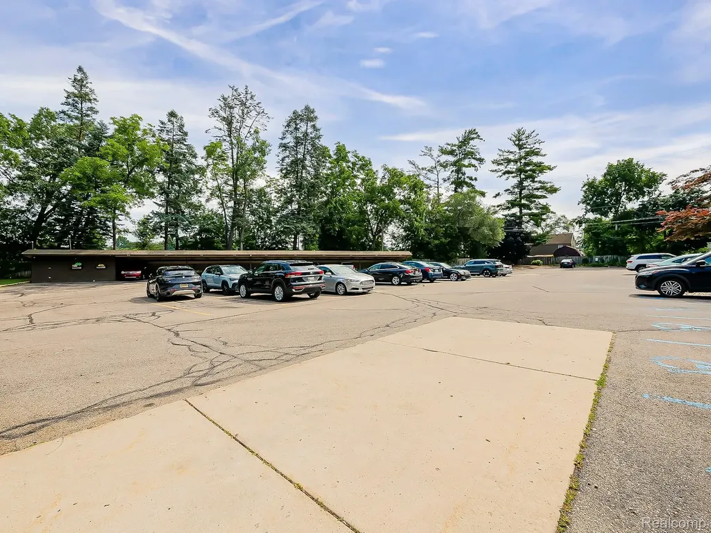 28428 W 8 Mile Road Farmington Hills City MI 48336