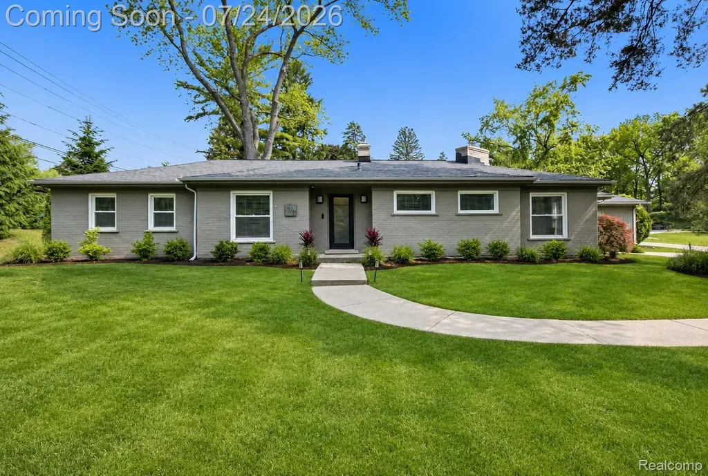 114 W Hickory Grove Road Bloomfield Hills City MI 48304