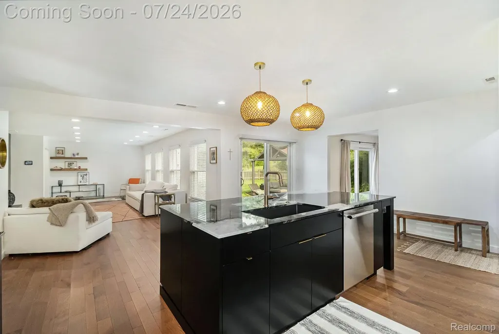 114 W Hickory Grove Road Bloomfield Hills City MI 48304