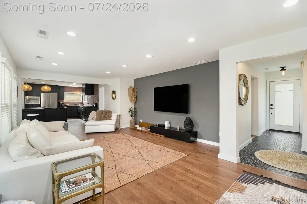 114 W Hickory Grove Road Bloomfield Hills City MI 48304