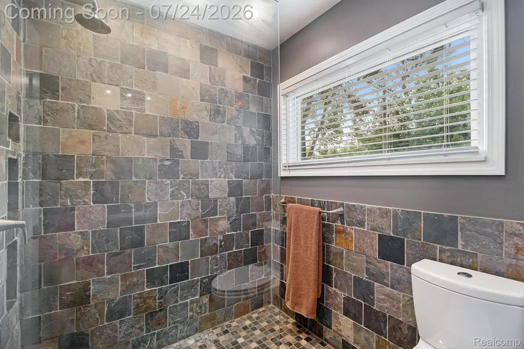114 W Hickory Grove Road Bloomfield Hills City MI 48304