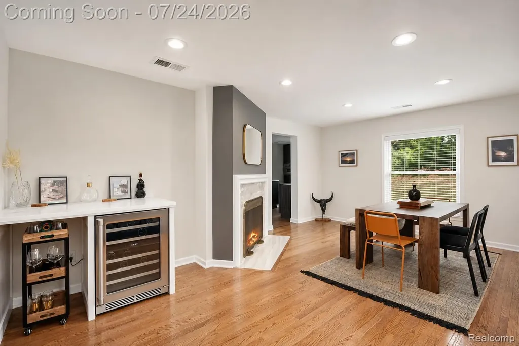 114 W Hickory Grove Road Bloomfield Hills City MI 48304