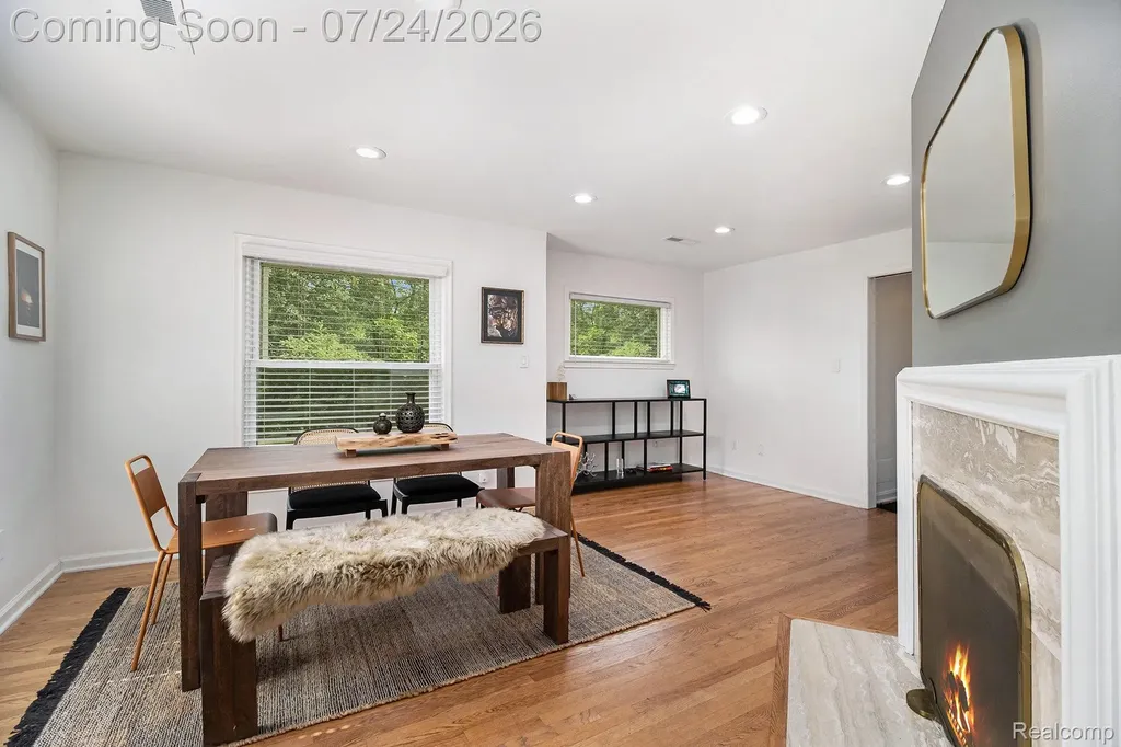 114 W Hickory Grove Road Bloomfield Hills City MI 48304